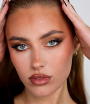 Vegan and cruelty-free eyeshadow palette with a wide range of colors